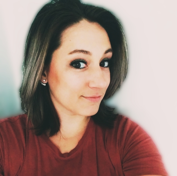 Meet your Posher, Jessica - Picture 2 of 2